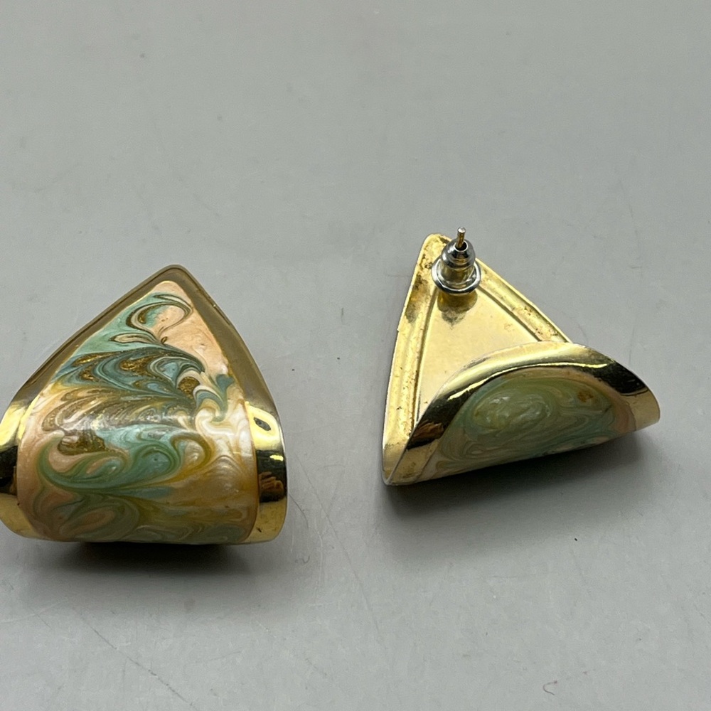 Vintage Gold Tone and Marbled Swirl Pattern Stud Earrings - Picture 3 of 5